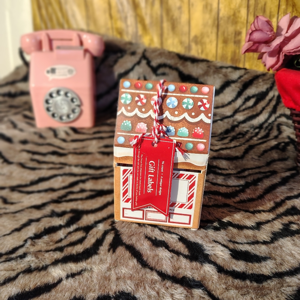 Gingerbread House Gift Box - Brown and Red Name Tags - Picture 3 of 3